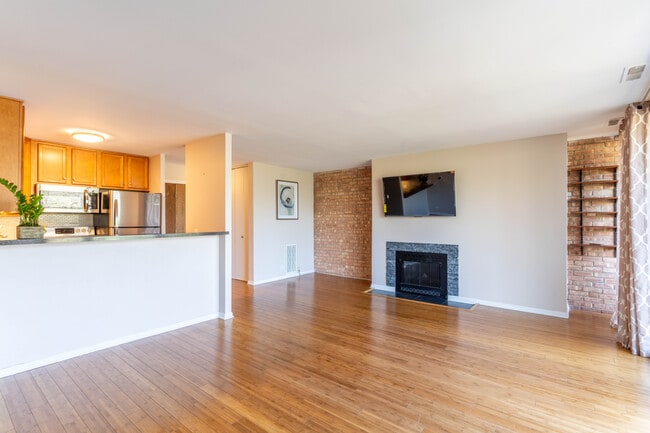 Photo - 5950 Oakwood Dr Unidad 2F