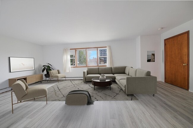 Building Photo - 180 W 22nd St Unit 1-1 Rental