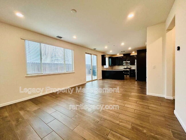 Photo - 3879 Ivan Way