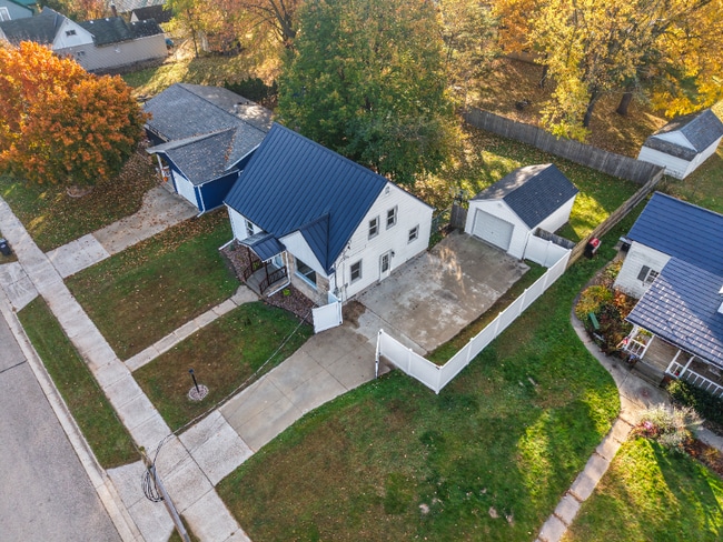 Photo - 504 W 1st St