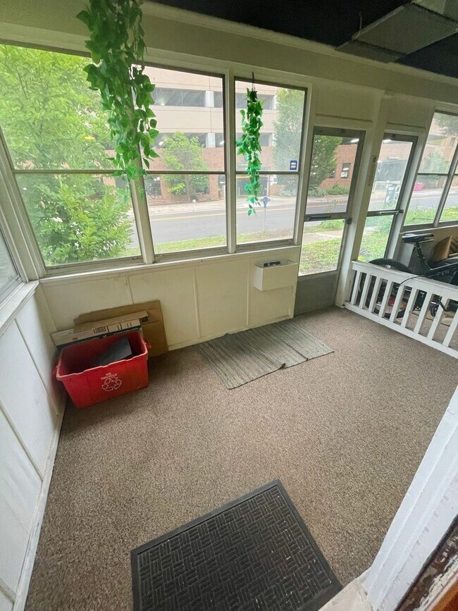 215/217 N. Ashley St