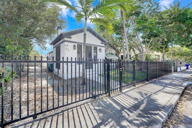 Building Photo - 52 NW 47th Terrace