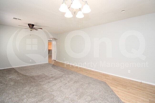 Photo - 1467 E Chestnut Ln