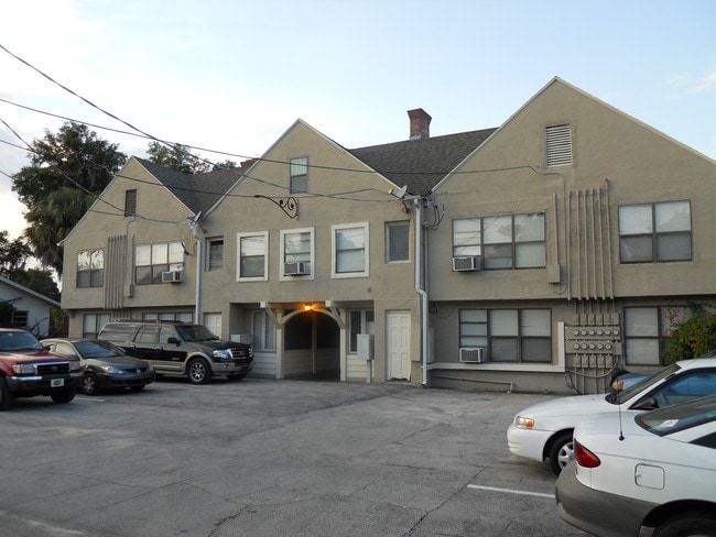 Seven Chimneys Apartments - 436 E Park Ave