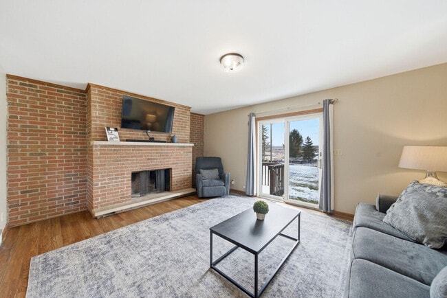 Building Photo - 1201-1203 Johnston Drive-SI ID1497747P Unit SI ID1497747P