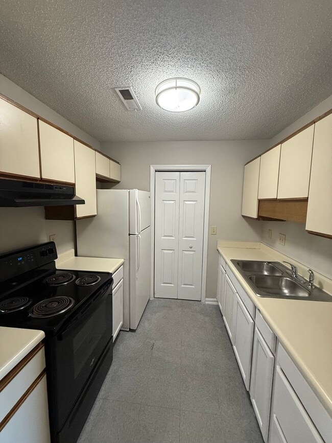 Photo - Three bedroom, two bath condo in High Point Unidad 1806-E Woods Lane