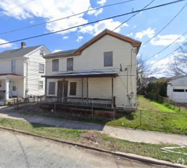 Building Photo - 309 W McNeal St Rental
