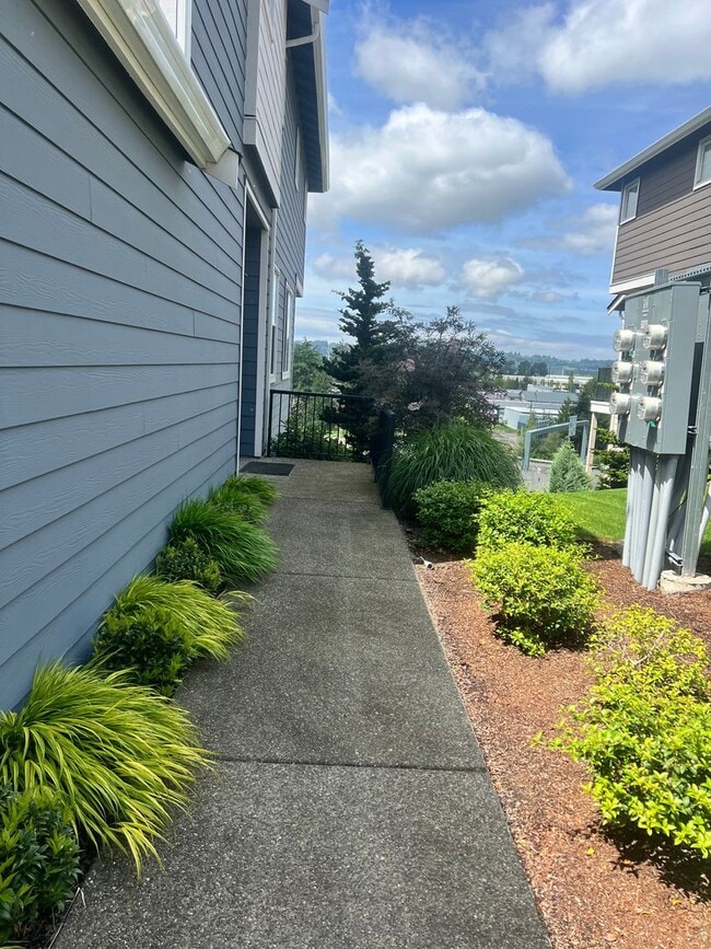 Photo - Beautiful Sunridge Townhome in Kent.