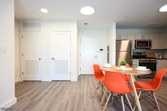 Photo - 49 S Day St Unit 204