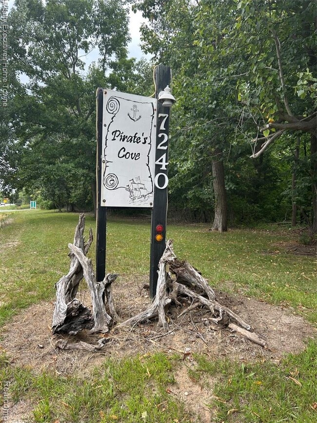 Photo - 7226 Lakeshore Rd