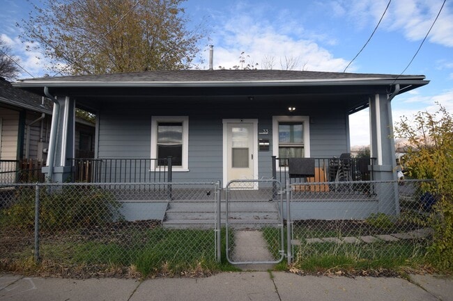 Photo - 2 Bed 1 Bath City Hideaway in SLC! Shops, Dining & Transit Nearby!!