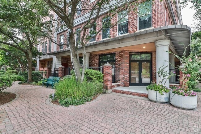 Building Photo - 3208 Jackson St Rental