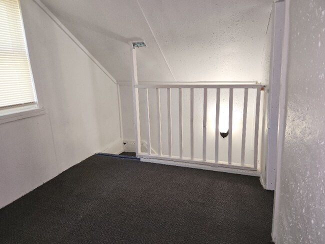 Photo - 714 8th St NE