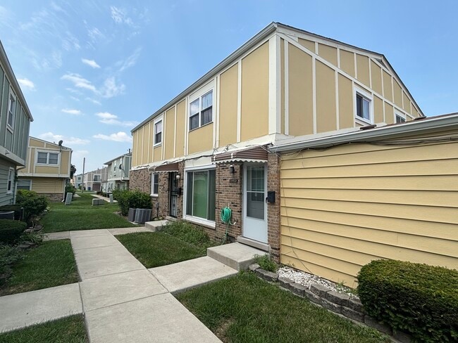 Photo - 20124 Oak Ln Unit -