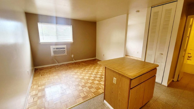 Photo - 1812 Williamsburg Rd Unit 10