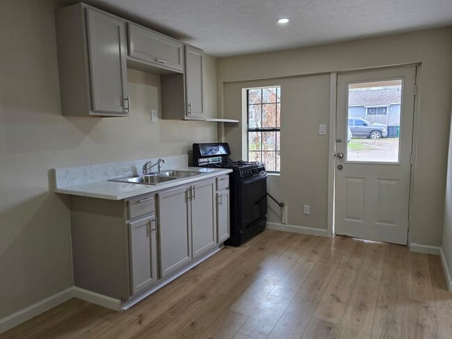 Building Photo - 1723 Alta Vista St Unit B