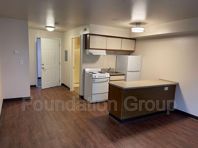 Building Photo - 321 10th Ave