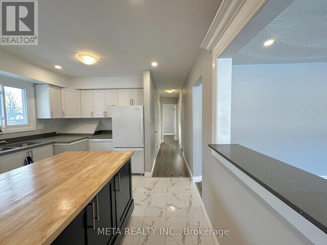 Photo - 1398 Lakefield St