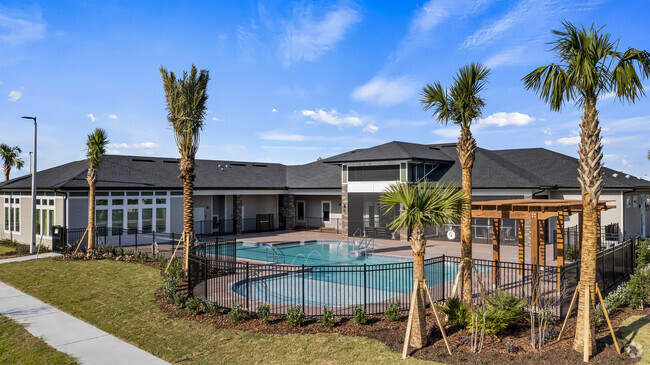 Clubhouse Pool - Bristol Park Apartments