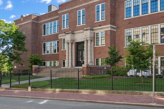 Photo - 601 Madison St Townhome