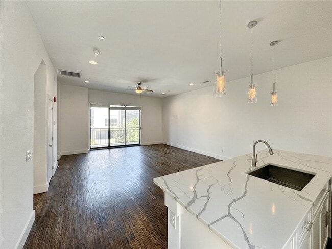 Photo - 1931 N Prairie Ave