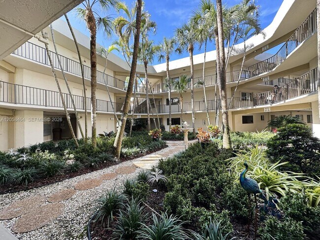 Building Photo - 8015 SW 107th Ave Unit 222