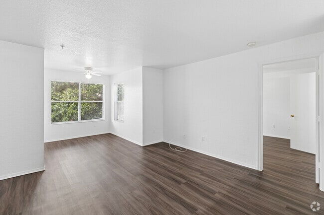 2BR, 2BA - 962SF - Living Room