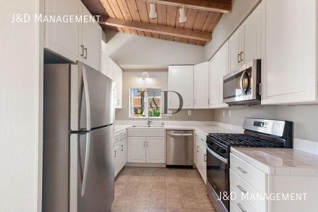 Photo - 3419 Russell St