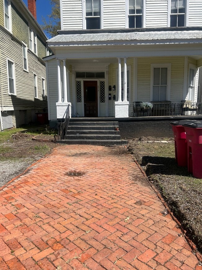 Building Photo - 873 Cherry St