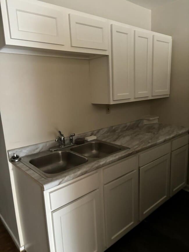 Kitchen - 68 Adams St Unit 4