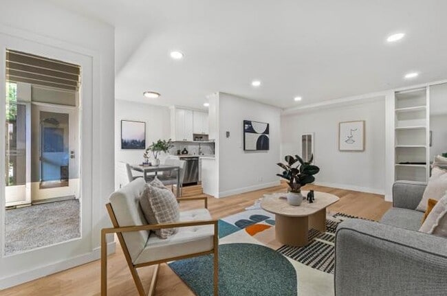 Building Photo - 280 Easy St Unit 55B