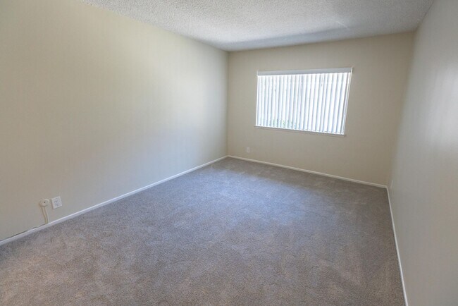 Photo - 18400 Prairie Street