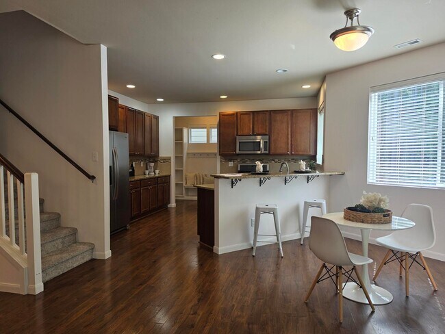 1880 Claret Loop NW