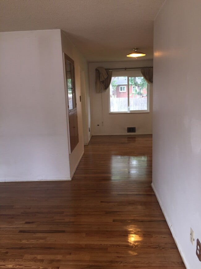Photo - 6898 Newman Street