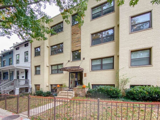 Building Photo - Beautiful 1 BR/1 BA Condo in Columbia Heig...