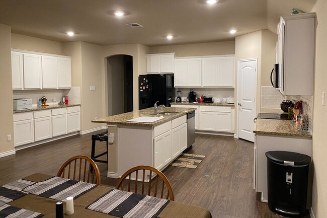 Photo - 3105 Armstrong St Unit 1