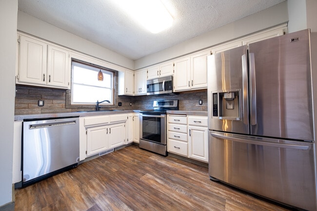 Photo - 1705 Slater Ln