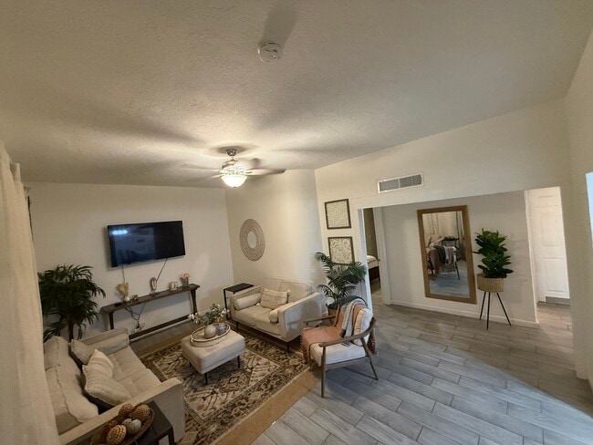 Photo - 214 N Horne