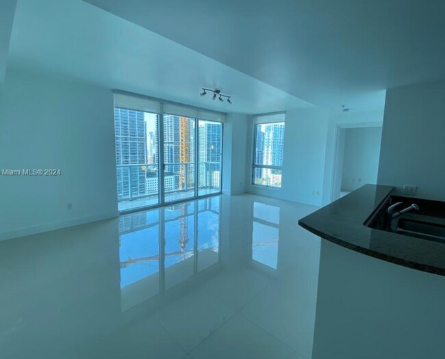 Photo - 2 bedroom + 2 bath corner unit || MET1