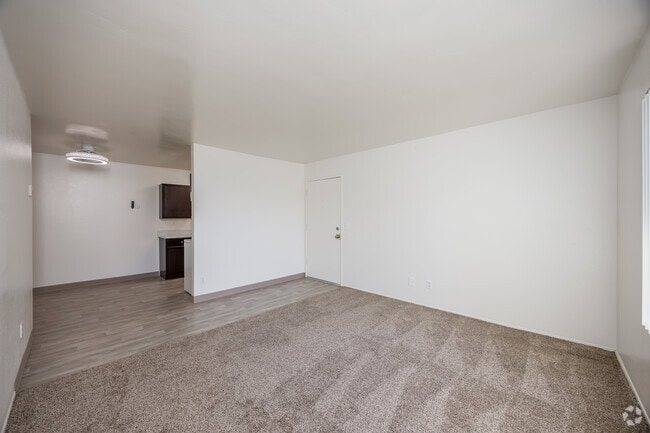 1BR, 1BA - 600SF - Living/ Dining Room - Essex Manor Apartments