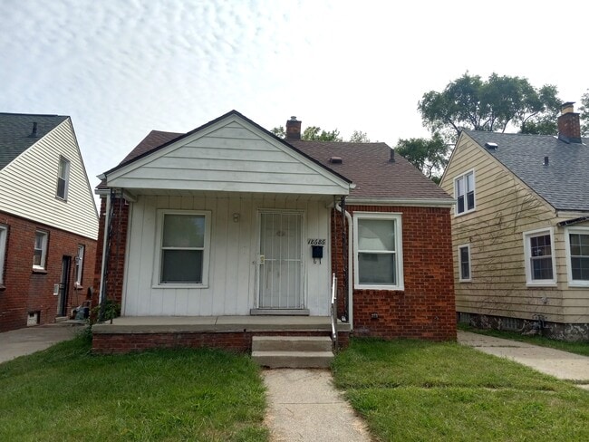 Building Photo - 18686 Fairport St Rental
