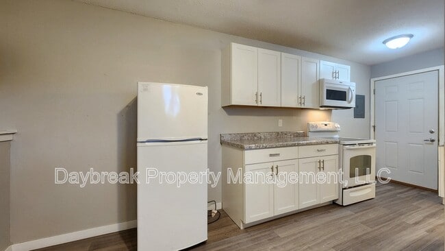 Photo - 717 30th St N