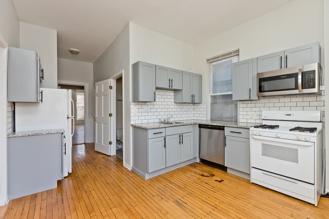 Building Photo - 858 N Paulina St Unit 2 Rental