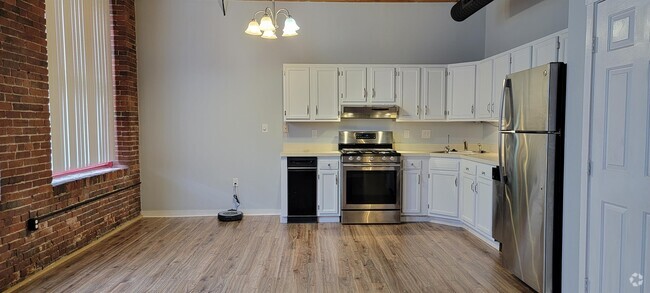 Building Photo - 470 Silver St Rental