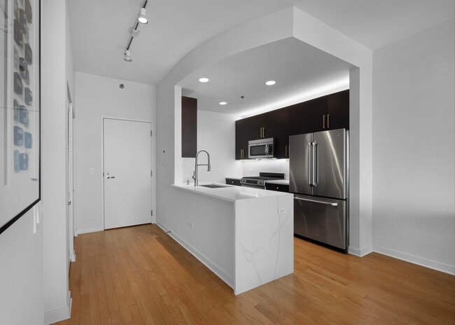 Building Photo - 303 W Ohio St Unit Silver Tower - 3209