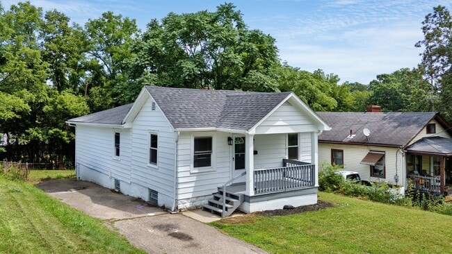 Photo - 3728 Standish Ave