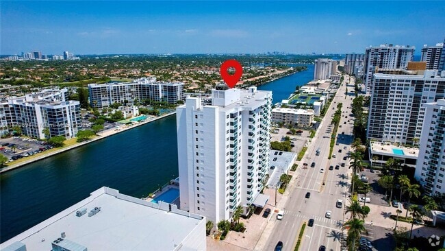 Building Photo - 3000 S Ocean Dr Unit 1422 Rental