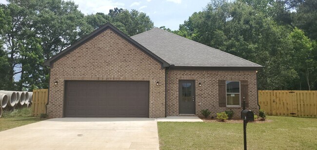 Building Photo - Home for Rent in Clanton, AL.. Available to View Now!!!