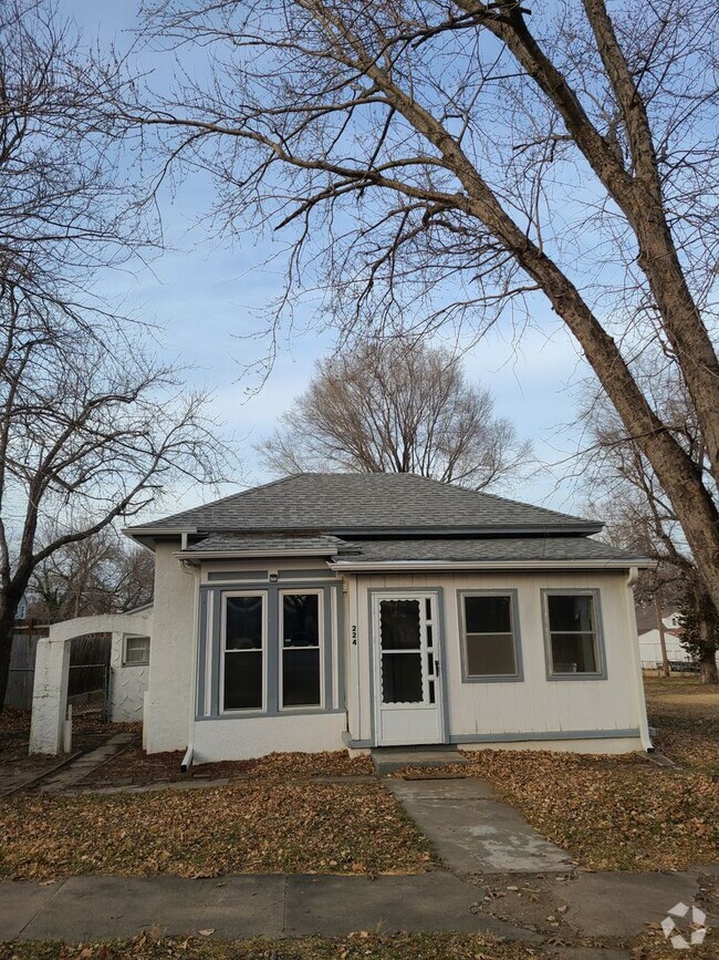 Building Photo - 2 bed 1.5 bath with vacant lot for your ki... Rental