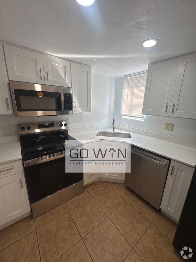 Building Photo - 15601 N 30th St Unit 7 Rental